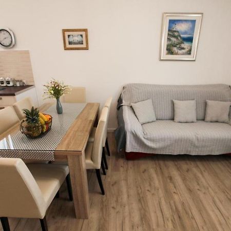 Apartments Luka Рогозница Екстериор снимка