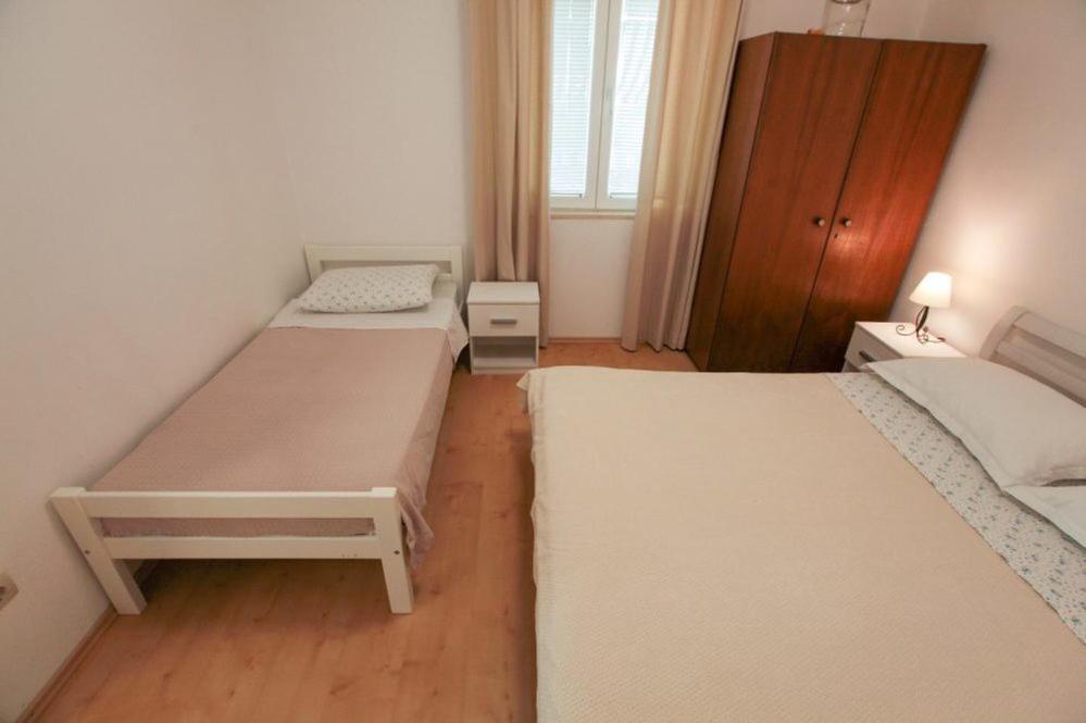 Apartments Luka Рогозница Екстериор снимка