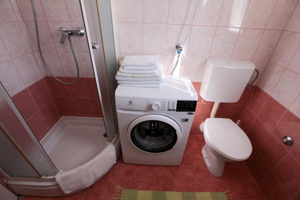 Apartments Luka Рогозница Екстериор снимка