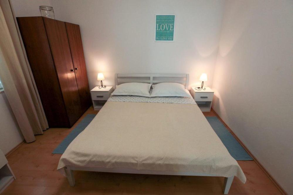 Apartments Luka Рогозница Екстериор снимка