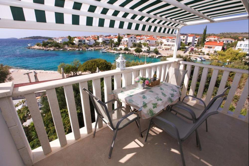 Apartments Luka Рогозница Екстериор снимка