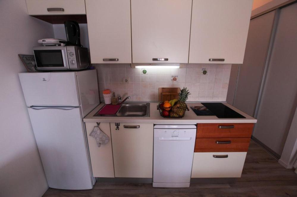 Apartments Luka Рогозница Екстериор снимка