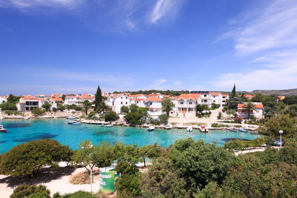 Apartments Luka Рогозница Екстериор снимка
